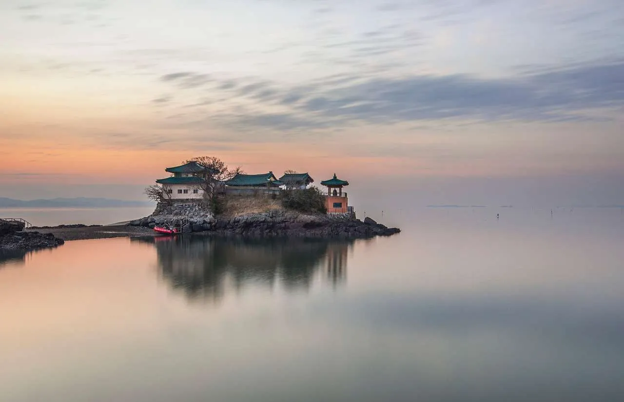 Metal Roofing Panels: Durable, Efficient & Stylish